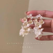Crystal Hollow Flower Water Drop Earrings French Retro Niche Earrings Fashion Versatile Temperament Earrings brown