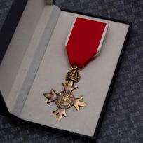 Karališkosios Karalienės Karinis Kryžius OBEMBECBE Britų Imperijos Ordino Riterystė red