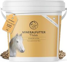 "Annimally Senior Mineral Food Horses Grain-Free" - papildomas pašaras vyresnio amžiaus arkliams su vitaminais, mineralais ir mikroelementais, tokiais kaip cinkas, selenas, omega 3 ir jodas (3 kg kibiras)