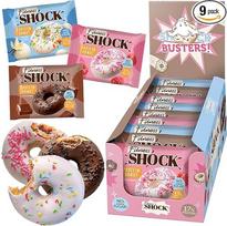 "FitnesSHOCK" baltyminis sausainis "Doughnut Biscuit" su pabarstukais, 12 g/17 % baltymų be pridėtinio cukraus, daug skaidulų turintis užkandis su vaniliniu įdaru, be palmių aliejaus, mišinio dėžutė: Šokoladas, vanilė, avietės 9 x 70 g