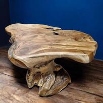 "Kinaree Teak Root Wood" kavos staliukas "Lat Krabang" - medžio masyvo svetainės staliukas su unikalia forma ir tekstūra, atrodantis natūraliai, kaimiškai