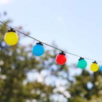 "Lights4fun" 30 LED partijos pasakų žibintai Spalvingi maitinimo laikmatis Vidaus ir lauko rutuliai Lemputės Lauko pasakų žibintai Balkonas LED pasakų žibintai Lauko