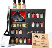 "Smokehouse by Thoughtfull" 15 dalių grilio rinkinys, įskaitant mentelę, magnetą ir aromatinių prieskonių mišinį bei trintuvus