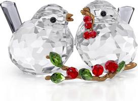 "Swarovski Idyllia" paukščių ir uogų pora, du krištoliniai paukščiai ant ryškiai raudonų uogų su blizgiais metaliniais akcentais ir 709 briaunomis, dydis: 3,6 x 6,1 x 6,9 cm