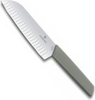 "Victorinox Swiss Modern Professional Santoku" peilis, itin aštri geležtė, dantyti ašmenys, 17 cm, plastikinė rankena, nerūdijantis plienas, alyvuogių žalia spalva