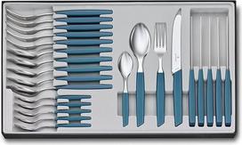 "Victorinox Swiss Modern" 24 dalių stalo įrankių rinkinys 6 asmenims su aštriais dantytais peiliais, plastikinėmis rankenomis, rugiagėlių mėlynos spalvos