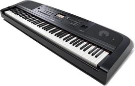 "Yamaha DGX-670" nešiojamasis skaitmeninis pianinas su 88 pasvertais klavišais, "Bluetooth" garsu, CFX pianino garsu, 630 instrumentų garsų, juodas
