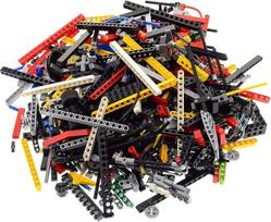 1 kg „LEGO Technik“ – apie 900 detalių: kaiščiai, skylėtos juostos, kėlimo rankos, ratai ir kt. „Kiloware Technic“