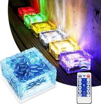 1 pakuotė su 4 LED ledo kubelių lemputėmis, spalvota šviesa, ledo kubelių lemputės su 12 mygtukų nuotolinio valdymo pultu, įjungimo/išjungimo šviesos jutikliu, 6 spalvomis ir atminties režimu, skirtos lauke, sode, kieme, takeliuose ir dekoravimui