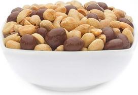 1 x 3 kg skrudintų žemės riešutų su želė druska ir žemės riešutų, įmaišytų į nenugriebto pieno šokoladą – saldžiai-druskusis energijos šaltinis, kuriame yra 21 % baltymų