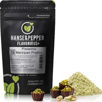 100 g „Hanse&Pepper Flavorious+“ skonio miltelių „Pistacijų marcipano pralinė“ – be cukraus, tinka tiems, kurie rūpinasi kalorijomis – pistacijų marcipano milteliai, skirti varškei, jogurtui, kokteiliams ir saldumynams – be dirbtinių saldiklių