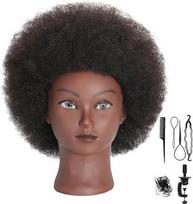 Afro stiliaus manekeno galva iš natūralių plaukų, afrikietiška manekeno galva su 100 % natūraliais plaukais, lėlės galva plaukų šukuosenoms kurti, mielos išvaizdos ir įterptomis garbanotomis kosmetikos, manikiūro ir vitrinų manekenų galvomis su