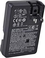 Amsahr Fuji NP40 Įvestis: 50/60 Hz, išėjimas: 100 V - 240 V, 50/60 Hz, išėjimas: 100 V - 240 V, 50/60 Hz: CE patvirtinta, atitinka RoHS reikalavimus. Įkroviklis su 4,2