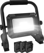 ANSMANN LED darbo žibintas, suderinamas su 18 V akumuliatorių komplektais, komplekte yra adapterių plokštės, skirtos „Bosch“, „Makita“, „Milwaukee/Dewalt“ įrangai, 3000 liumenų galingumo tvirtos konstrukcijos prožektorius, skirtas dirbtuvėms ir statybviet