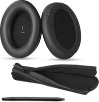 Atsarginės ausų pagalvėlės, suderinamos su „JBL Tour ONE M2“ belaidėmis ausinėmis, dengiančiomis ausis. Atsarginės ausų pagalvėlės iš dirbtinės odos su baltymų priedu