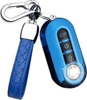 Atverčiamas automobilio raktų dėklas, tinkantis „Fiat“ raktams. Silikoninis raktų apsaugalas, skirtas „Fiat 500“, „Panda“, „Punto“, „Lancia Ypsilon“, „Delta“, „Grande“ ir „Bravo“ modeliams. Apsauginis dėklas nuotolinio valdymo pultui su 3 mygtukais, mėlyn