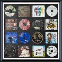 CD ir DVD dėklas, CD ir DVD ekspozicinis stovas, CD/DVD laikymo rėmas, CD ir DVD dėklų ekspozicinis rėmas, autografuoto albumo ekspozicinis rėmas, diskų kolekcijos ekspozicija, multimedijos sienų dekoracija, CD rėmas biurui arba