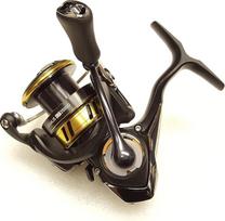 Daiwa LGLT2500D Legalis LT spiningo ritė su 5+1 5.3:1 LGLT2500D, juoda