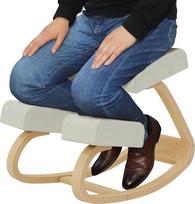Ergonomiška medinė klūpanti kėdė