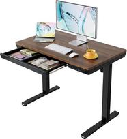 HUANUO 100 x 60 cm reguliuojamo aukščio rašomasis stalas su stalčiumi, reguliuojamo aukščio rašomasis stalas, visas stalviršis, USB įkrovimo prievadas ir 3 atminties funkcijos, riešutmedis