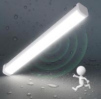 LEZOE LED drėgnų patalpų apšvietimas 120 cm su judesio jutikliu IP66, 30 W 4200 liumenų (140 Lm/W) jutiklio LED lubų šviesos vamzdis, vandeniui atsparus vonios kambario, sandėlio, rūsio, garažo, dirbtuvių, virtuvės apšvietimas, 4000 K