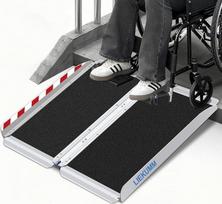 LIEKUMM Neįgaliųjų vežimėlių rampa 61 cm, 77 cm itin plati aliuminio rampa neįgaliųjų vežimėliui, 300 kg talpos sulankstoma neįgaliųjų vežimėlių rampa laiptams, laipteliams, borteliui, slenksčio rampa elektriniam neįgaliųjų vežimėliui, vaikiškam vežimėliu