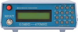 Matuoklių testavimo signalų generatorius, 0,5 M–470 MHz, 800 Hz, aukšto dažnio signalų generatorius, nuo –70 iki 132 dBm, skirtas vidaus ryšio sistemoms