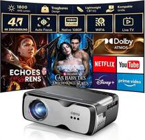 Nešiojamas dienos šviesos projektorius 4K „True 1800 ANSI“, kompaktiškas išmanusis projektorius su „Wi-Fi 6“, „Bluetooth 5.4“, automatiniu fokusavimu ir automatiniu trapezoidės koregavimu, namų kino projektorius, skirtas naudoti lauke, kempinge ir svetain