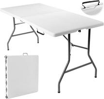Nešiojamasis sulankstomas stovyklavimo stalas - universalus 5FT/6FT stalas lauko pietums, piknikams ir kepsninėms. Lengvai nešiojamas su įmontuotomis rankenomis, atlaiko iki 330 kg svorį.