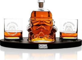 Originali „Stormtrooper“ dekanterio rinkinys su 2 vnt. 3D viskio taurėmis, skirtas viskiui, burbonui, škotiškam viskiui ir džinui, 750 ml talpos dekanteris su originaliu kamštiniu uždarymu, 300 ml talpos taurės – puiku!