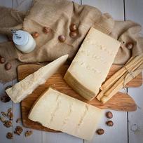 Parmezano sūris SKVN 24 mėnesių sezonas 1 kg - Pagaminta Italijoje - Parmigiano Reggiano DOP Stagionato 24 Mesi EMILIA FOOD LOVE (1)