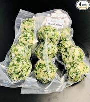 Paruošti ir išvirti špinatų koldūnai, 4 vnt., po 55 g kiekvienas.
