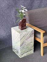 Prabangus marmurinis šoninis staliukas Kvadratinis šoninis staliukas, skirtas šiuolaikinei sofai ir lovai Gyvenamasis kambarys Sofa Miegamasis (Fende Green)