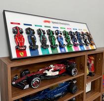 Rėmas, suderinamas su „Lego Technic Speed Champions F1“ rinkiniais „10 in 1“ (77242–77251), sieniniais modeliais, 110 x 40 cm, puikiai tinka svetainei, biurui ir parodų salei (modeliai į komplektą neįeina)
