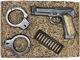 Šokolado dovanų rinkinys "Beretta" pistoletas su antrankiais - juokinga dovanų idėja vyrams ir kolekcininkams