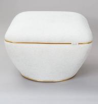 Taburetė "Pouf" Didelė taburetė "Cuddly Teddy" baltos spalvos audinys, modernus kvadratas, patogus svetainei, miegamajam, dirbtinės odos apdaila, aukso spalvos, apie 43 cm aukščio Spalva: balta