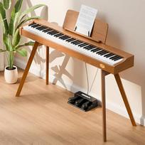 TERENCE elektroninis pianinas, 88 klavišai, plaktukinis mechanizmas, 20 W garsiakalbis, pedalas, MIDI, medinis korpusas | Klaviatūrinis pianinas su stovu, vaizdo įrašymo funkcija, ausinių lizdas. Idealiai tinka tiek pradedantiesiems, tiek pažengusiems muz