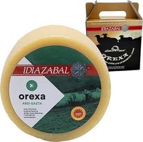 THE BASQUE gurmaniškas žalio pieno avių sūris - ispaniškas sūris iš Baskų krašto (D.O. Idiazabal) - brandintas ir natūralus - 1,2 kg - dovanų dėžutė su rankena - rankų darbo