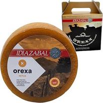 THE BASQUE gurmaniškas žalio pieno avių sūris - ispaniškas sūris iš Baskų krašto (D.O. Idiazabal) - brandintas ir rūkytas - dovanų dėžutė su rankena - rankų darbo (1,2 kg, rūkytas)