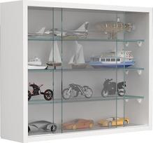 VCM „Drivalo S“ pakabinama stiklinė vitrina. Matmenys: aukštis 40 x plotis 50 x gylis 12 cm. Šiuolaikiška ir erdvę taupanti stiklinė vitrina