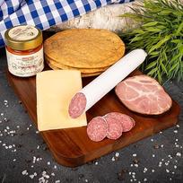 WURSTBARON® Dolce Vita pietų paketo dovanų rinkinys su "Nduja", šonine, sūriu, saliamiu ir duona, dešros paketas su tepamuoju saliamiu, juodai rūkytu kumpiu, sviesto sūriu, "Salametti" ir "Original South Tyrolean
