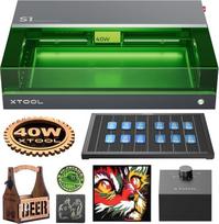 xTool S1 40 W lazerinės graviravimo staklės ir pjaustytuvas su oro pagalbine sistema ir korėto medžio plokšte, automatinis fokusavimas, 600 mm/s greitis, 498 x 319 mm darbinis plotas, skirtas medienai, metalui, akrilui graviruoti partijomis