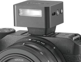 ZT08 N mini TTL pritvirtinama blykstė Nikon fotoaparatams (i-TTL), 28 mm platus kampas, USB-C įkrovimas, 47 g, retro dizainas su OLED ekranu, 740 pilnų blyksnių, greitas atkūrimo laikas (juoda)
