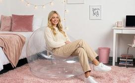„Air Candy“ pripučiama „BloChair“ kėdė, skirta naudoti patalpose ir lauke, skaidri