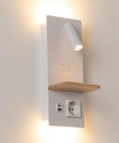 „Alpinaluz“ sieninis šviestuvas su pasukamu LED skaitymo šviestuvu, 3 W aplinkos apšvietimu, 6 W (2800 K), USB-C ir USB-A įkrovimo jungtimis, „Schuko“ kištuku ir medine lentynėle, skirta miegamajam ir lovos galvūgaliui