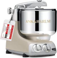 „Ankarsrum Assistent Original 6230“ maisto ruošimo kombainas, „Harmony Beige“ spalvos | 1500 W, daugiafunkcinis maisto ruošimo kombainas, skirtas kepimui, su 7 litrų talpos nerūdijančio plieno dubeniu, rankų darbo, pagamintas Švedijoje