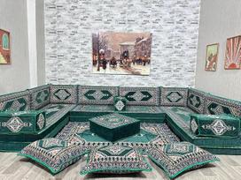 „Arabic Corner“ „Majlis“ sofa, rytietiška poilsio zona, arabų stiliaus sėdimoji pagalvėlė, kilimas, „Sark Kösesi“, rytietiška sofa