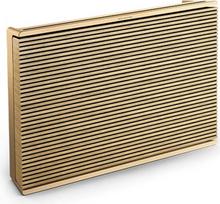 „Bang & Olufsen“ garsiakalbis „Beosound Level“ – auksinės spalvos / medžio apdaila | Nešiojamas, su „Wi-Fi“ ir „Bluetooth“, atsparus purslams ir dulkėms, 16 valandų baterijos veikimo laikas, sertifikuotas pagal C2C standartą