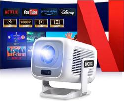 „Beamer 4K“ [Suderinamas su „Netflix“ | „Dolby Audio“] 700 ANSI namų kino „Smart“ projektorius, „Full HD 1080P“, automatinis fokusavimas, vertikalioji trapecijos korekcija, skirtas automobiliui, artimo atstumo projektorius (baltas)