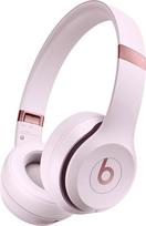 „Beats Solo 4“ – belaidės „Bluetooth“ ausinės – suderinamos su „Apple“ ir „Android“ įrenginiais, iki 50 valandų grojimo laiko – spalva: „Powder“